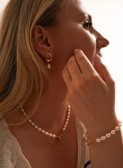 Timeless Pearls Earrings