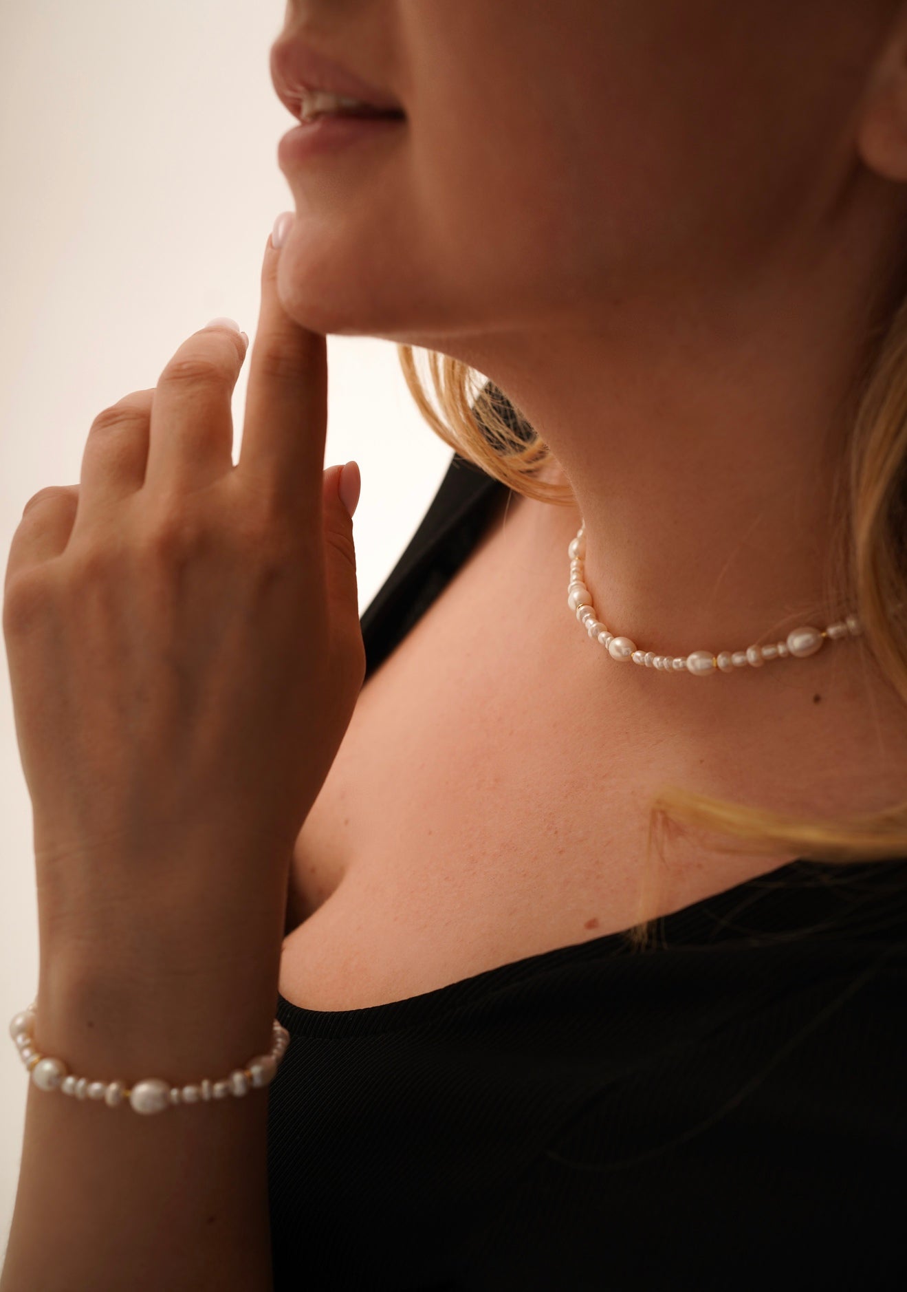 Classic Pearl Choker