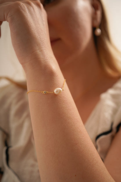 Golden Glow Pearl Bracelet